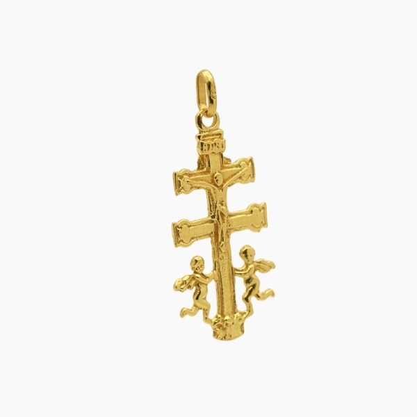 Cruz clásica de Caravaca realizada en oro amarillo de 18k con figura de Cristo y de la Virgen en el reverso