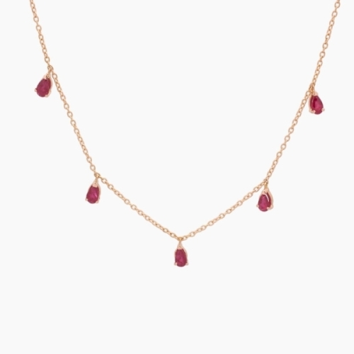 Gargantilla en oro rosa de 18 cts con cinco rubíes en talla pera que cuelgan de la cadena Gargantilla en oro rosa de 18 cts con cinco rubíes en talla pera que cuelgan de la cadena