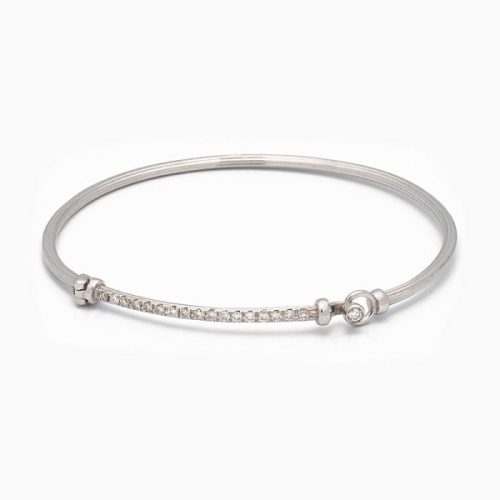 Pulsera en oro rosa de primera ley engastada con diamantes blancos. Rígida y con cierre de gancho Pulsera en oro rosa de primera ley engastada con diamantes blancos. Rígida y con cierre de gancho