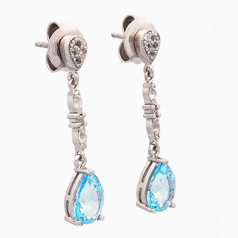 Pendientes largos realizados en oro blanco de primera ley y topacios azules y blancos 2