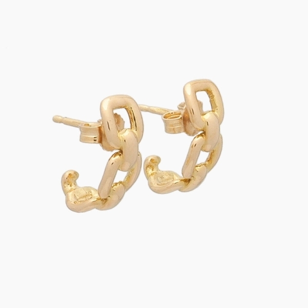 Pendientes medio aro de diseño clásico con forma de cadena  realizados en  oro amarillo de primera ley. Cierre de presión.