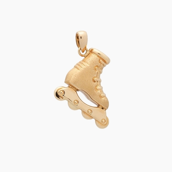 Colgante con original diseño en forma de patín de ruedas realizado en oro amarillo de primera ley