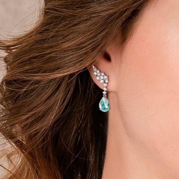 Pendientes trepadores con piedra azul, para novia e invitada, de diseño moderno y elegante. Realizados en plata de ley, baño de 