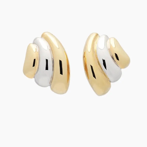 Pendientes en oro 1ª ley bicolor en blanco y amarillo con cierre omega. Pendientes en oro 1ª ley bicolor en blanco y amarillo con cierre omega.