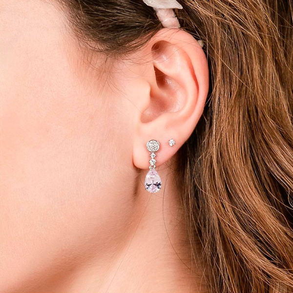 Pendientes de diseño clásico con piedra rosa de plata de ley con baño de rodio y circonitas