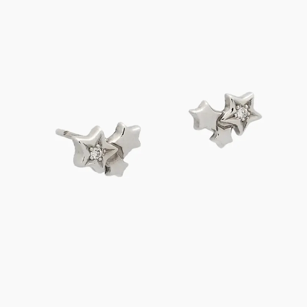 Pendientes con tres estrellas y un diamante, en oro blanco de 18 ct. Cierre de presión.