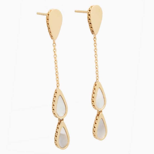 Pendientes largos con movimiento compuestos por 3 motivos en forma de gota. Realizados en oro amarillo de primera ley y nácar. C Pendientes largos con movimiento compuestos por 3 motivos en forma de gota. Realizados en oro amarillo de primera ley y nácar. C