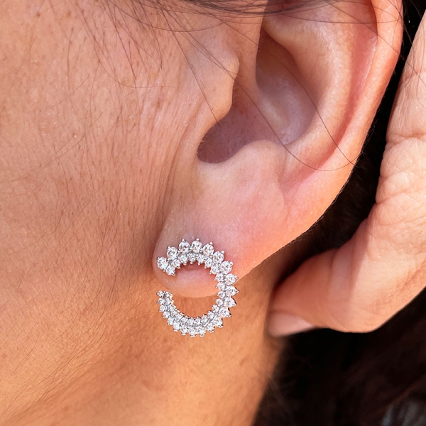 Pendientes círculo doble con diamantes en oro blanco de 18 ct