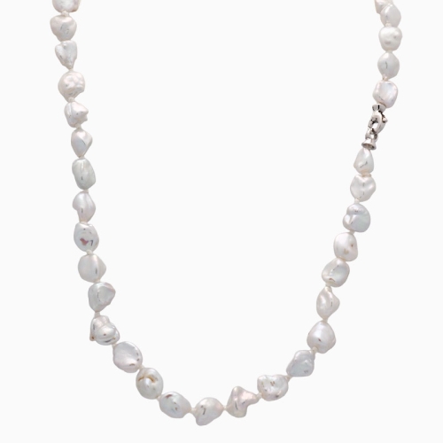 Collar de perlas barrocas y oro blanco