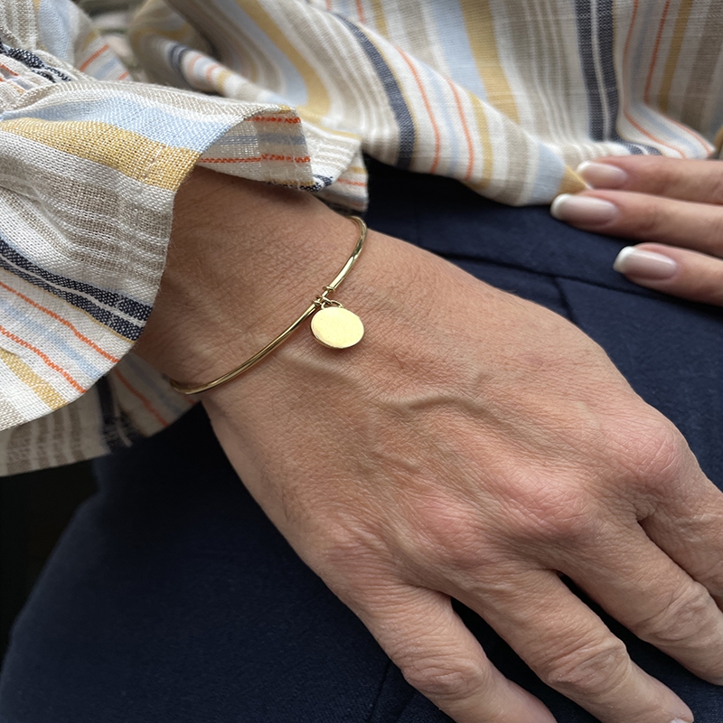 Pulsera rígida con medalla en oro amarillo 2