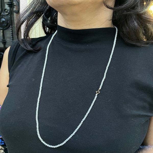 Collar largo de mini perlas y oro amarillo