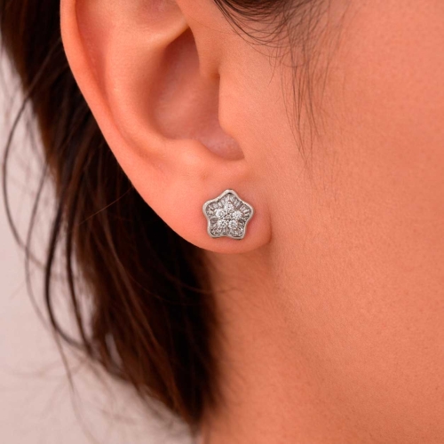 Pendientes flores con diamantes en oro blanco