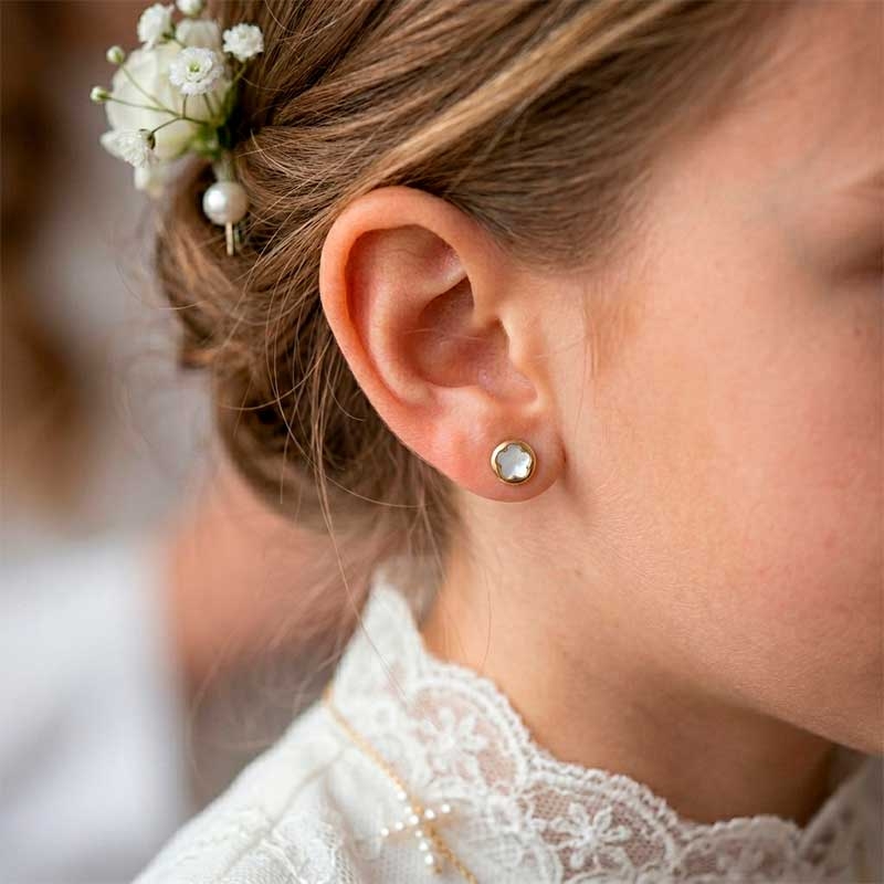 Pendientes flores de nácar en oro amarillo 2