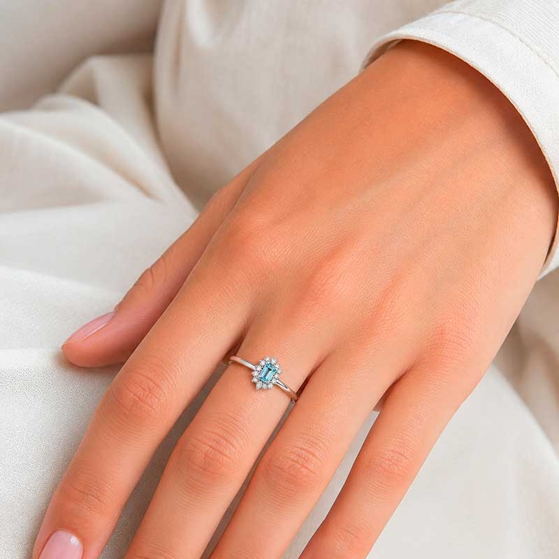 Sortija de aguamarina y diamantes en oro blanco 2