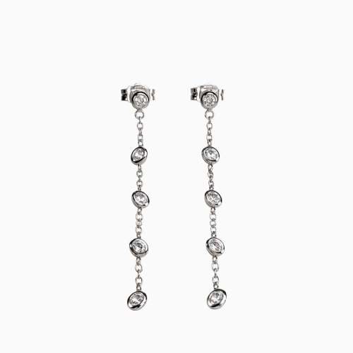 Pendientes largos de oro blanco y circonitas