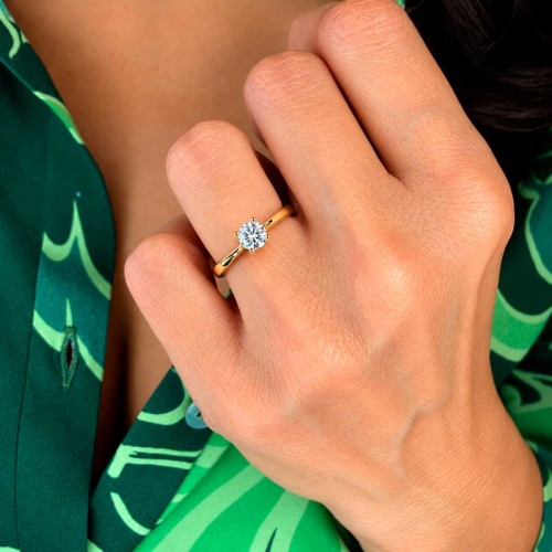 Solitario con diamante en oro amarillo