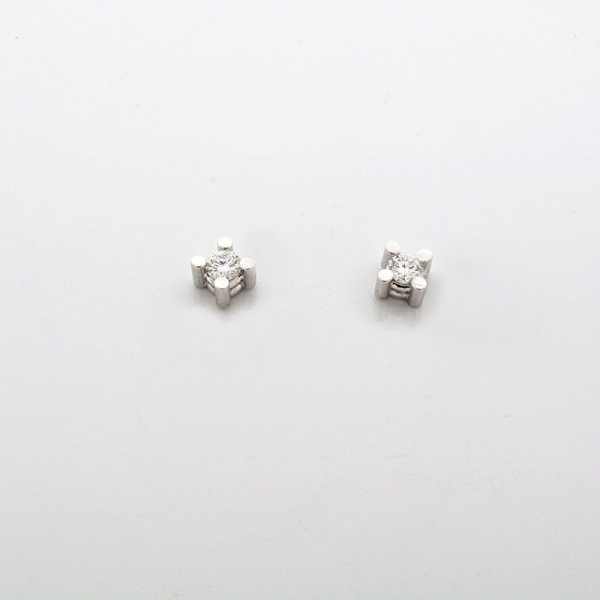 Pendientes con diamantes engastado en garras en oro blanco de 18k