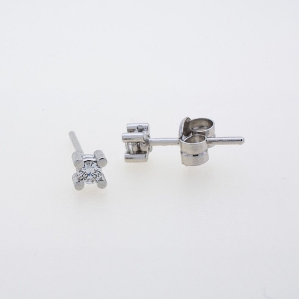 Pendientes con diamantes engastado en garras en oro blanco de 18k